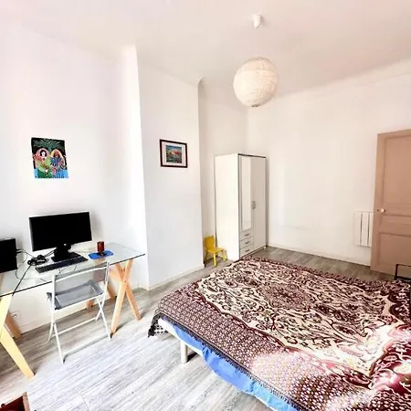 Large Flat W Balcony Centre * Nice