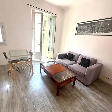 Large Flat W Balcony Centre * Nice
