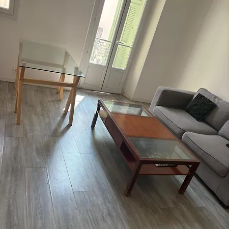 Apartment Large Flat W Balcony Centre Nice